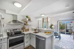 425 Vine St, Seattle, WA 98121 - Photo 18
