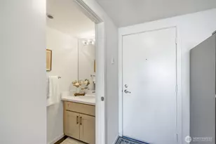 425 Vine St, Seattle, WA 98121 - Photo 20