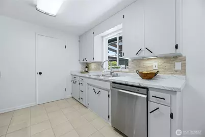 810 132nd Street S, Tacoma, WA 98444 - Photo 14
