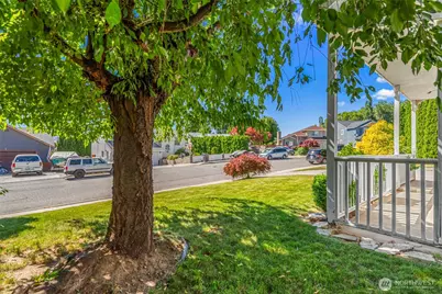 121 Manhattan Square, East Wenatchee, WA 98802 - Photo 2