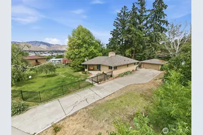 291 11th Street NE, East Wenatchee, WA 98802 - Photo 1