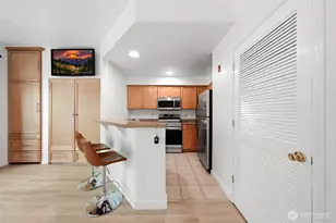 300 10th Ave, Seattle, WA 98122 - Photo 6