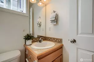 11212 Greenwood Ave N, Seattle, WA 98133 - Photo 8