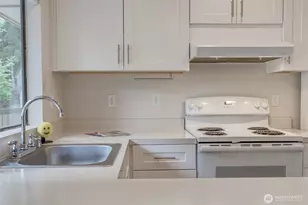10819 NE 37th Pl, Bellevue, WA 98004 - Photo 20