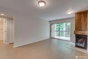 10819 NE 37th Pl, Bellevue, WA 98004 - Photo 2
