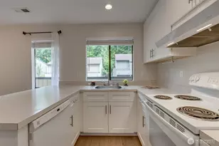 10819 NE 37th Pl, Bellevue, WA 98004 - Photo 24