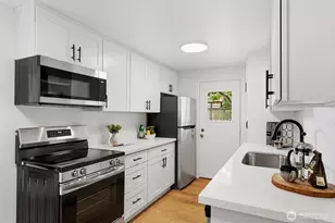 827 N 1st St, Renton, WA 98057 - Photo 10