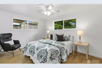 827 N 1st Street, Renton, WA 98057 - Photo 14
