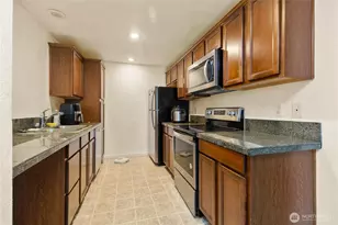 9917 Holly Dr, Everett, WA 98204 - Photo 4