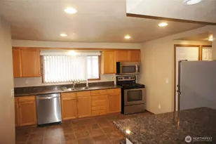 5305 S 3rd Ave, Everett, WA 98203 - Photo 8