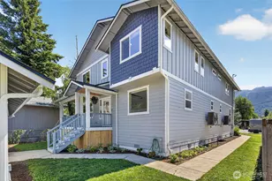 324 E 2nd St, North Bend, WA 98045 - Photo 1