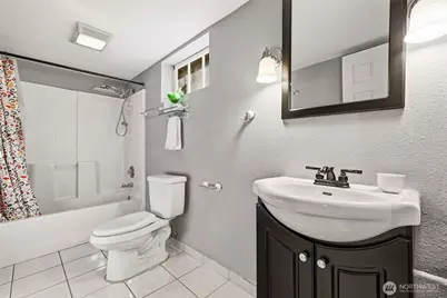 8257 Interlake Avenue N, Seattle, WA 98103 - Photo 22