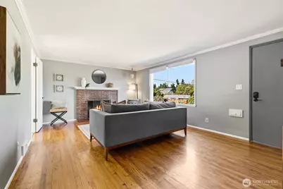 8257 Interlake Avenue N, Seattle, WA 98103 - Photo 4