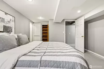 8257 Interlake Avenue N, Seattle, WA 98103 - Photo 24