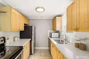 8257 Interlake Ave N, Seattle, WA 98103 - Photo 12