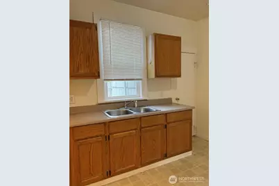 817 E 35th Street, Tacoma, WA 98404 - Photo 8
