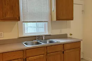 817 E 35th St, Tacoma, WA 98404 - Photo 8