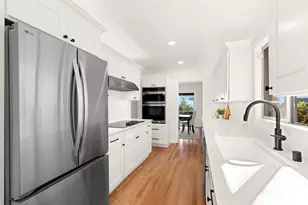 2527 Westmont Way W, Seattle, WA 98199 - Photo 10