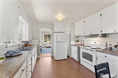 8618 Tacoma Avenue S, Tacoma, WA 98444 - Photo 12