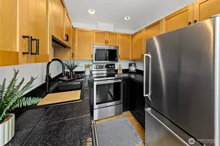 2324 1st Ave, Seattle, WA 98121 - Photo 6