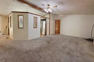 21621 186th St E, Orting, WA 98360 - Photo 2