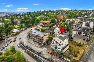 816 N 38th St, Seattle, WA 98103 - Photo 4