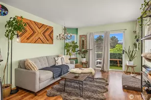 816 N 38th St, Seattle, WA 98103 - Photo 8