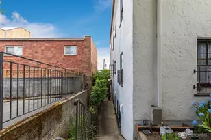 348 W Olympic Pl, Seattle, WA 98109 - Photo 22