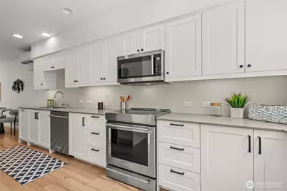 2106 NE 85th Street #E, Seattle, WA 98115 - Photo 6