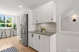 2106 NE 85th St, Seattle, WA 98115 - Photo 12