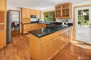 2302 126th Ave NE, Bellevue, WA 98005 - Photo 4