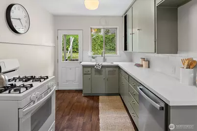 15 Fulton Street, Seattle, WA 98109 - Photo 10