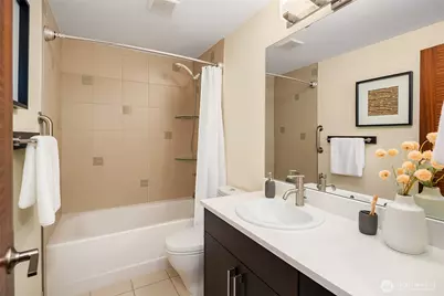 2619 Warren Avenue N, Seattle, WA 98109 - Photo 6