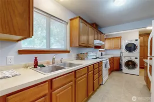 735 NE Spitzenburg St, College Place, WA 99324 - Photo 16
