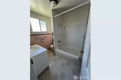 2219 Rockefeller Ave, Everett, WA 98201 - Photo 10