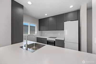 435 Summit Avenue E #402, Seattle, WA 98102 - Photo 10