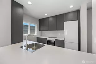 435 Summit Ave E, Seattle, WA 98102 - Photo 10