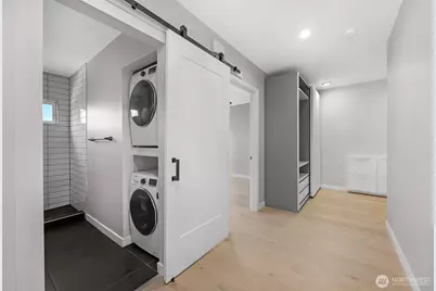 435 Summit Avenue E #402, Seattle, WA 98102 - Photo 18