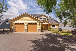 915 S Lakeshore Rd, Chelan, WA 98816 - Photo 1