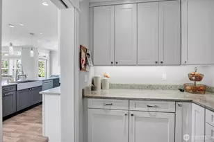 9950 SE 39th St, Mercer Island, WA 98040 - Photo 12