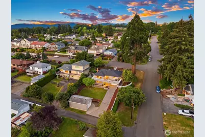 811 Grant Avenue S, Renton, WA 98057 - Photo 1