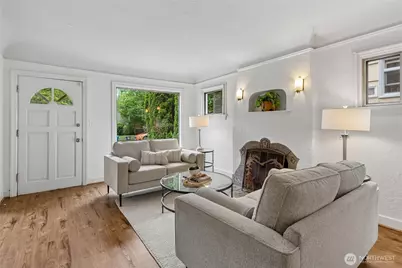 346 NE 58th Street, Seattle, WA 98105 - Photo 2