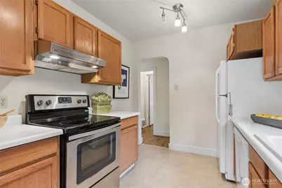 346 NE 58th Street, Seattle, WA 98105 - Photo 6
