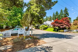 12385 SE 41st Ln, Bellevue, WA 98006 - Photo 32