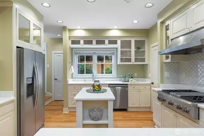 7626 NE 8th Street, Medina, WA 98039 - Photo 8