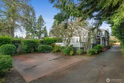 7626 NE 8th Street, Medina, WA 98039 - Photo 2