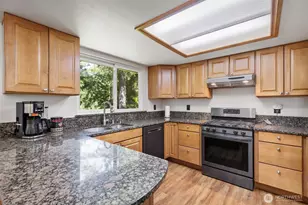 960 NE Melanie Ct, Bremerton, WA 98311 - Photo 8
