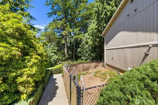 960 NE Melanie Ct, Bremerton, WA 98311 - Photo 4