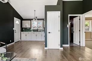 475 SE Barrington Dr, Oak Harbor, WA 98277 - Photo 4