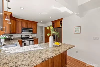 13257 SE 54th Place, Bellevue, WA 98006 - Photo 4